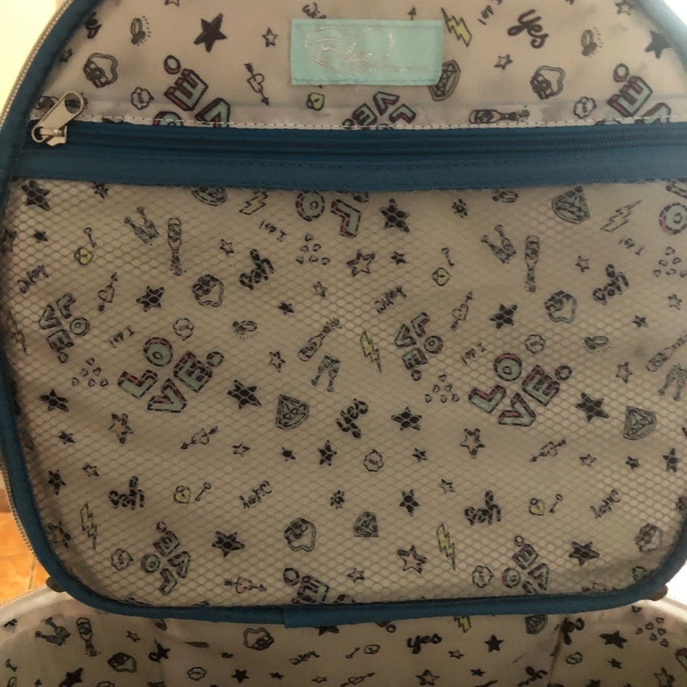 Betsey Johnson
I Do Collection Printed "I Do" Veagn PVC Hat Box Accessory Bag - Picture 4 of 14